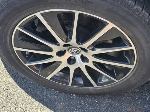 Used 2018 Toyota Highlander SE image 12