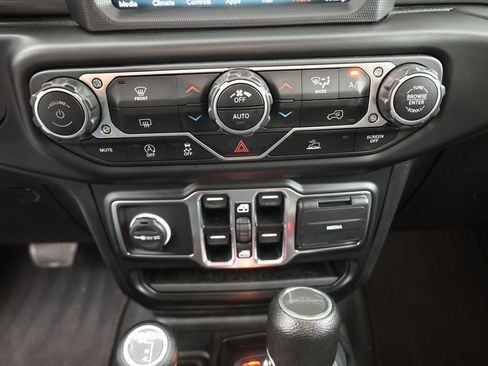 Used 2023 Jeep Gladiator Overland image 4