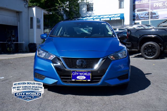 Used 2020 Nissan Versa SV FWD image 2