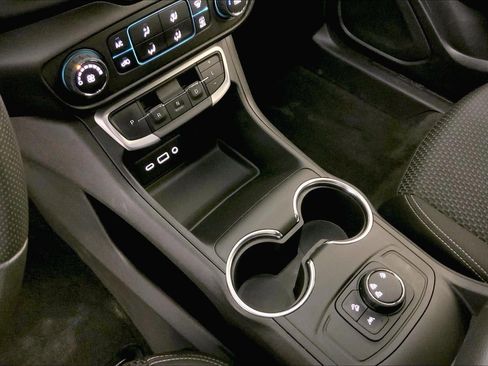 Used 2024 GMC Terrain SLE image 16