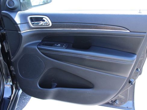 Used 2016 Jeep Grand Cherokee Limited image 25