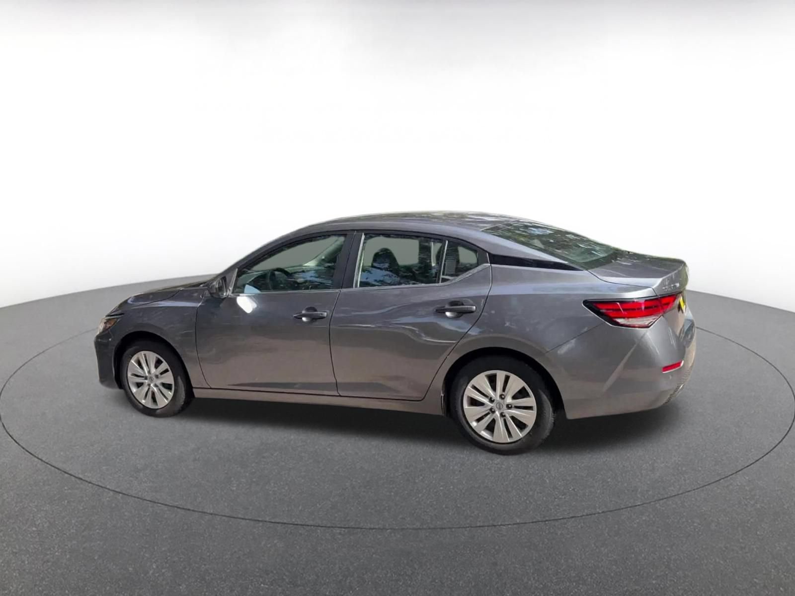 Used 2025 Nissan Sentra S FWD image 9