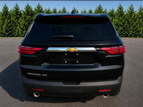 Used 2022 Chevrolet Traverse LS AWD/4WD image 5