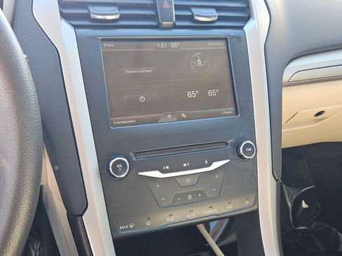 Used 2015 Ford Fusion SE image 12