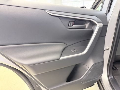 Used 2019 Toyota RAV4 LE w/ Carpet Mat Package AWD/4WD image 15