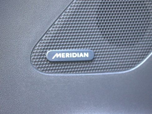 Used 2018 Jaguar F-PACE Premium image 21