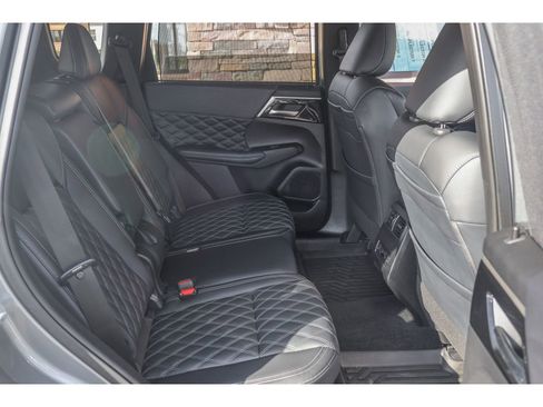 Used 2024 Mitsubishi Outlander SEL image 19