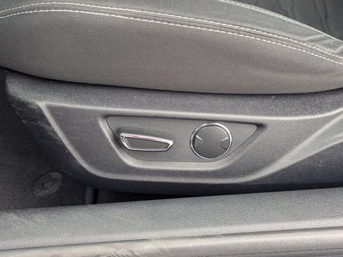 Used 2017 Ford Mustang Coupe RWD image 18