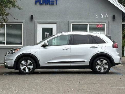 Used 2018 Kia Niro EX Premium image 8