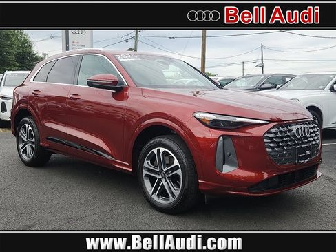 Certified 2025 Audi Q5 Premium Plus w/ Premium Plus AWD/4WD image 1