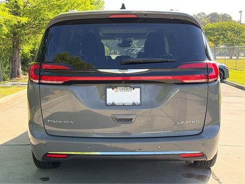 Used 2023 Chrysler Pacifica Limited FWD image 22