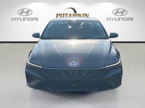Certified 2025 Hyundai Elantra SEL image 2