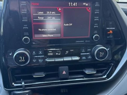 Used 2021 Toyota Highlander XLE FWD image 8