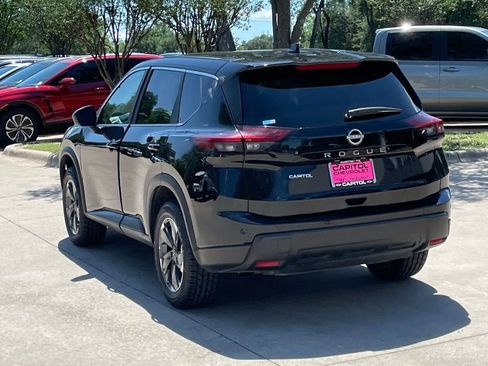 Used 2025 Nissan Rogue SV FWD image 4