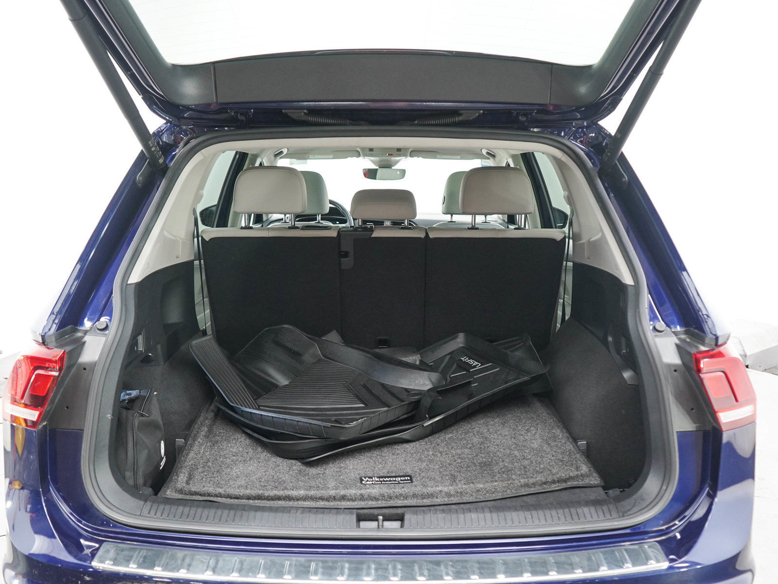 Used 2022 Volkswagen Tiguan SE AWD/4WD image 16