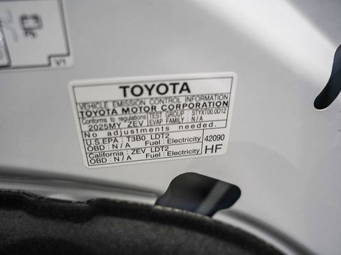 Used 2025 Toyota bZ4X XLE w/ Weather Package image 28