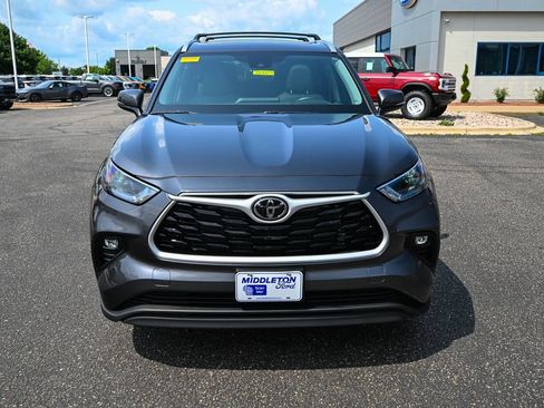 Used 2024 Toyota Highlander XLE AWD/4WD image 8