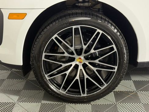 New 2026 Porsche Macan image 11