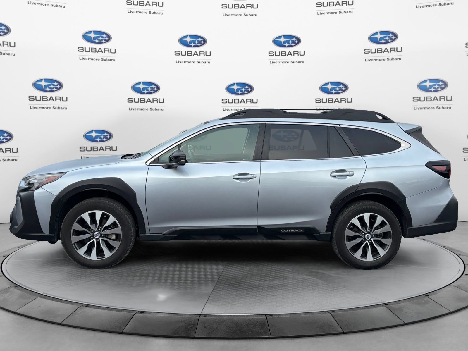 Used 2023 Subaru Outback Limited AWD/4WD image 3