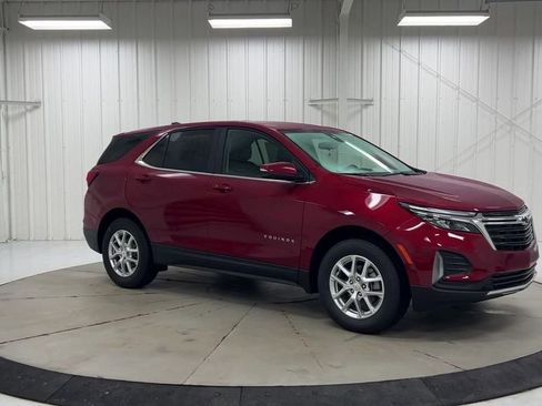 Used 2023 Chevrolet Equinox LT AWD/4WD image 2