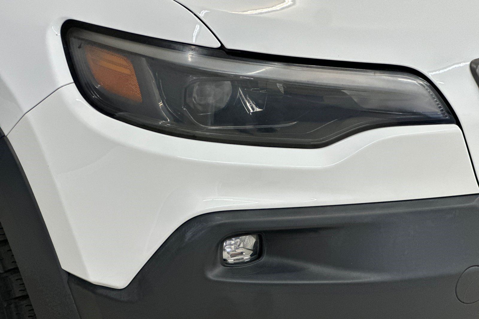 Used 2019 Jeep Cherokee Trailhawk AWD/4WD image 11