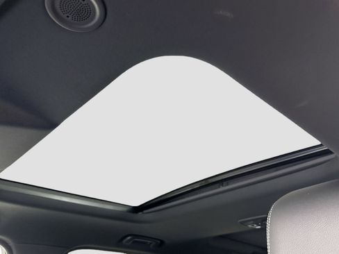 Certified 2025 Land Rover Discovery Dynamic SE image 22