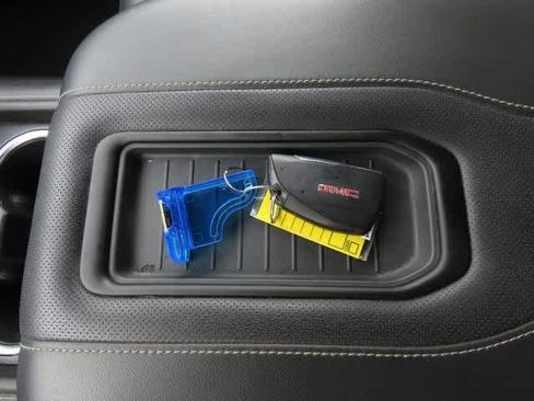 Used 2023 GMC Yukon SLT image 26