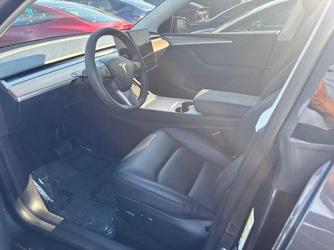 Used 2025 Tesla Model Y Long Range AWD/4WD image 3