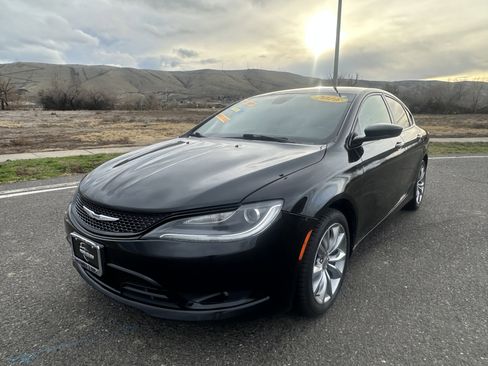 Used 2016 Chrysler 200 S image 3