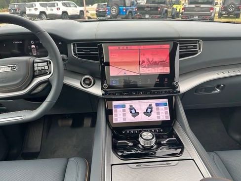 New 2023 Jeep Grand Wagoneer Series II image 18