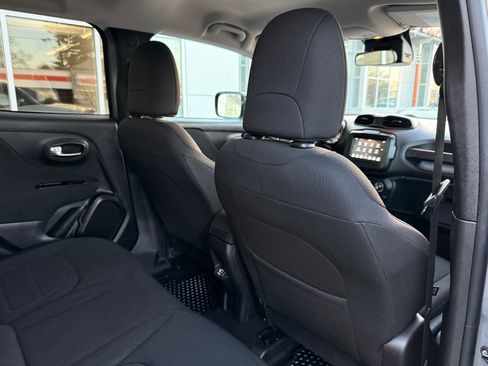 Used 2019 Jeep Renegade Latitude w/ Cold Weather Group image 31