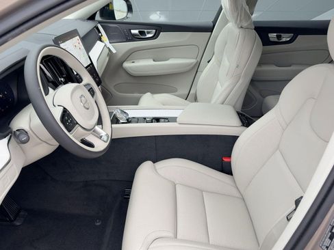 New 2026 Volvo XC60 B5 Ultra w/ Climate Package image 5