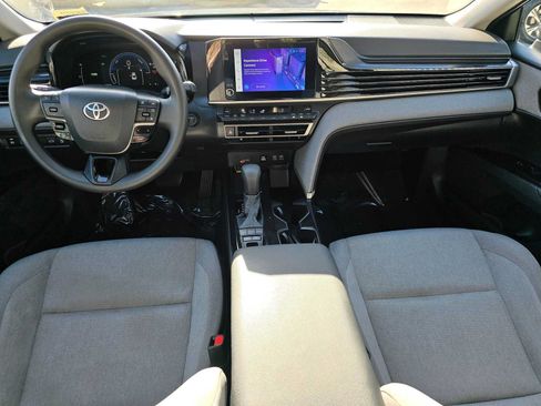 Used 2025 Toyota Camry LE AWD/4WD image 18