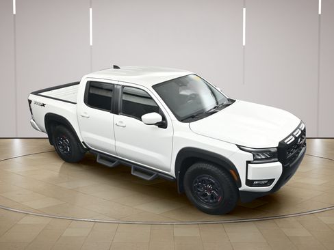 Certified 2025 Nissan Frontier Pro-X RWD image 31