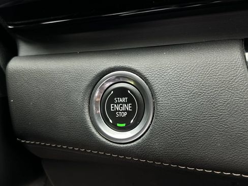 Used 2023 Cadillac Escalade Premium Luxury AWD/4WD image 17
