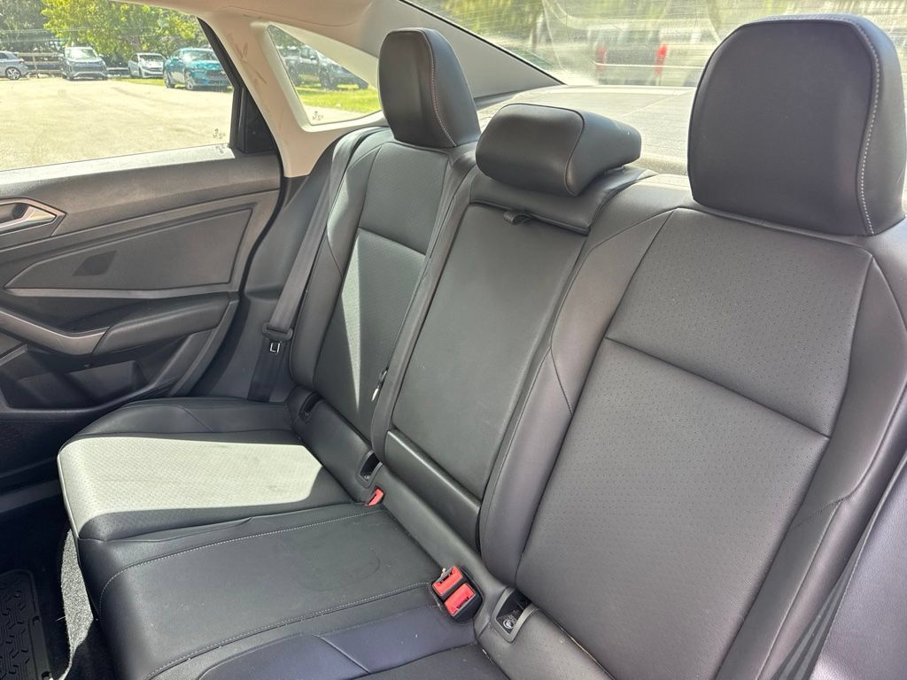 Used 2020 Volkswagen Jetta SE w/ SE Cold Weather Package FWD image 11