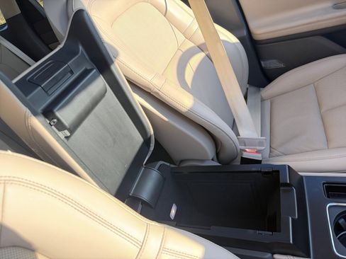 Used 2024 Lincoln Corsair Grand Touring image 39