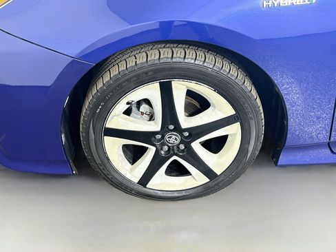 Used 2016 Toyota Prius Four Touring FWD image 38