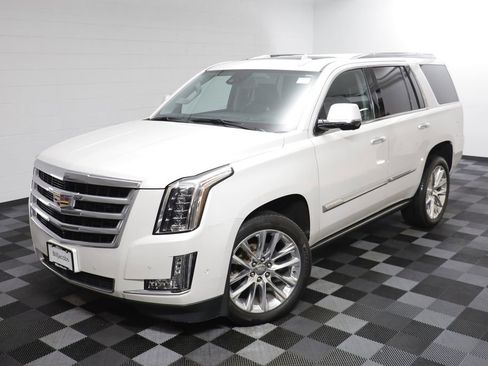 Used 2020 Cadillac Escalade Premium Luxury AWD/4WD image 2