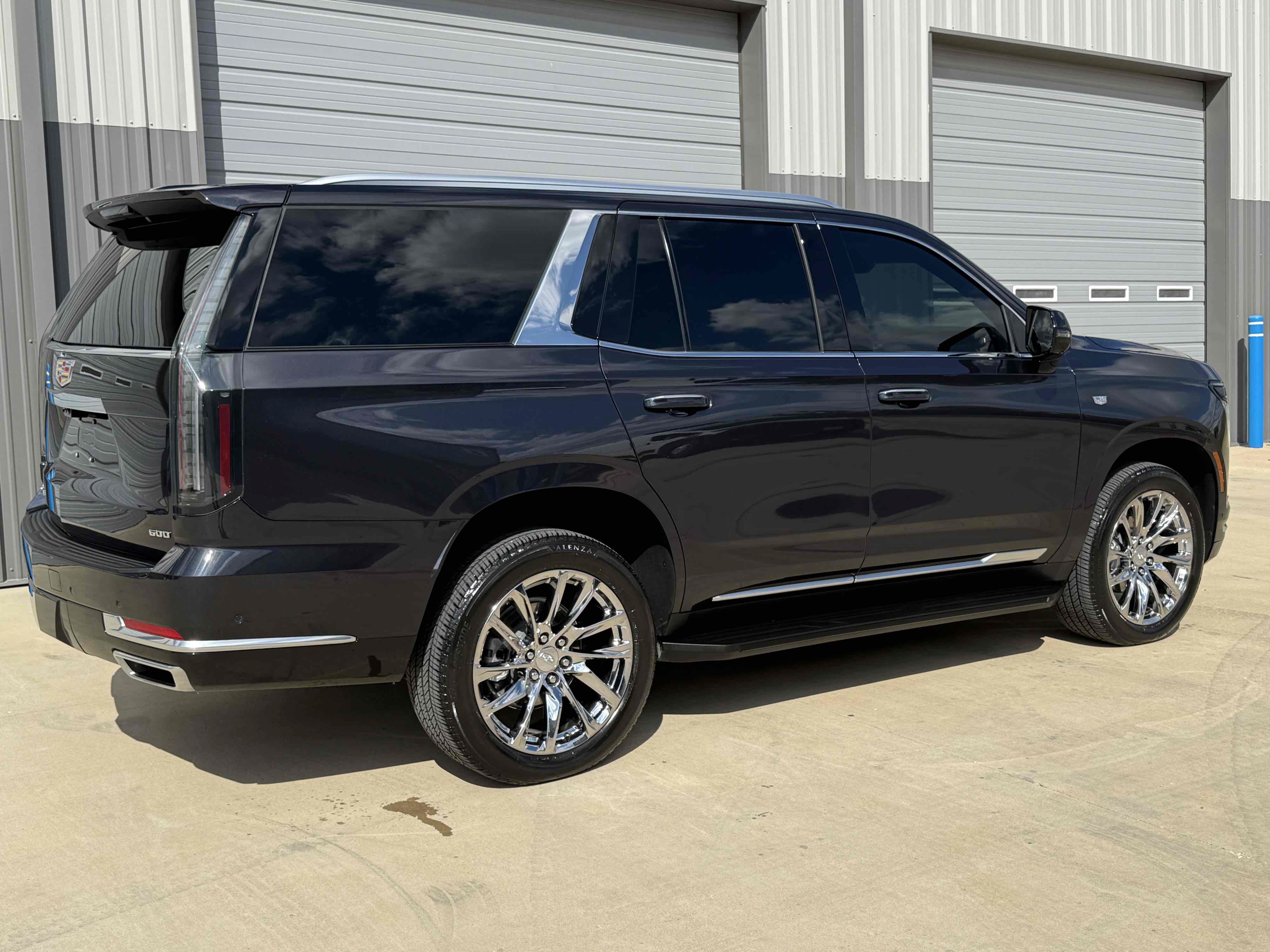 Used 2025 Cadillac Escalade Premium Luxury AWD/4WD image 32