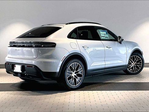 New 2026 Porsche Macan 4 Electric image 7