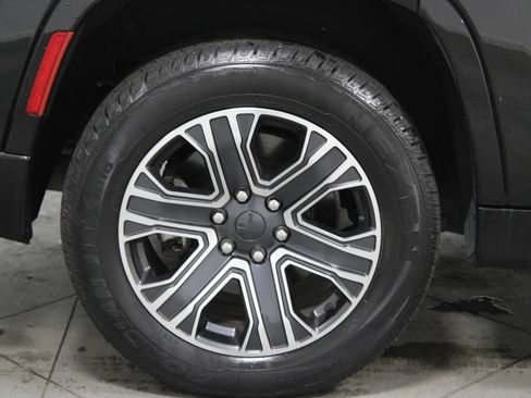 Used 2024 Jeep Wagoneer Series II w/ Flexible Seating Group AWD/4WD image 13