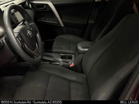 Used 2018 Toyota RAV4 LE FWD image 7