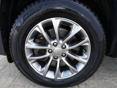 Used 2019 Jeep Cherokee Latitude Plus w/ Comfort/Convenience Group image 13