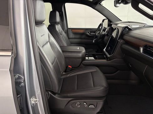 Used 2025 GMC Yukon Denali AWD/4WD image 49