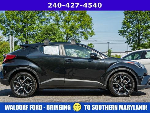 Used 2019 Toyota C-HR XLE FWD image 3