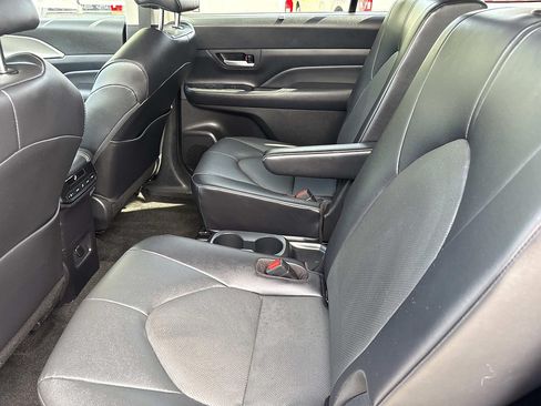 Used 2024 Toyota Grand Highlander AWD image 32