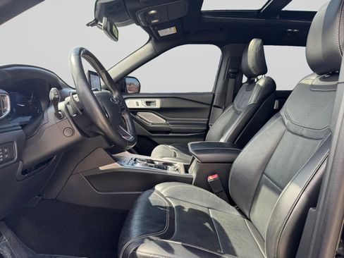 Used 2020 Ford Explorer ST w/ ST Street Pack image 17