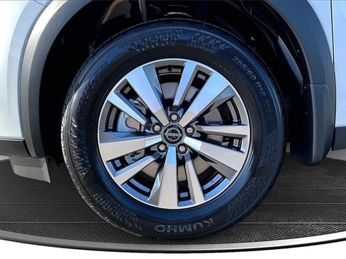 New 2025 Nissan Pathfinder SL image 13