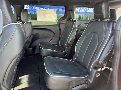 New 2026 Chrysler Pacifica Limited image 21